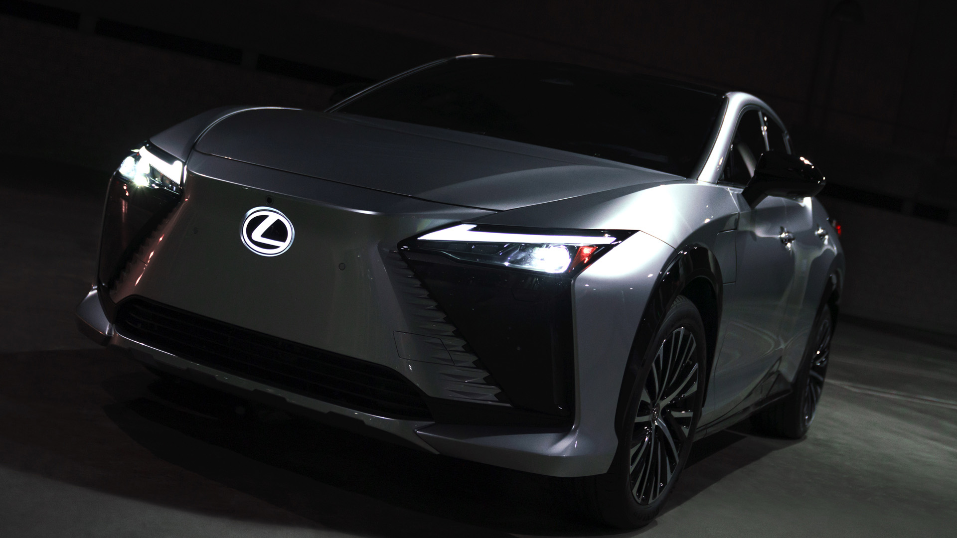 Front view of the Lexus RZ 450e